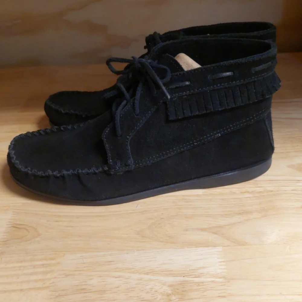 Minnetonka Men's Black Suede Leather Lace Up Chukka Boots EUC 8 Boho Minimalist
